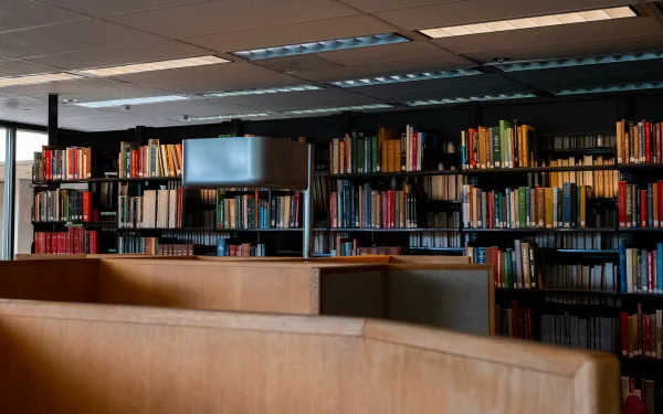Profesores de Stanford demandan a Anthropic por usar sus libros piratas para entrenar a Claude